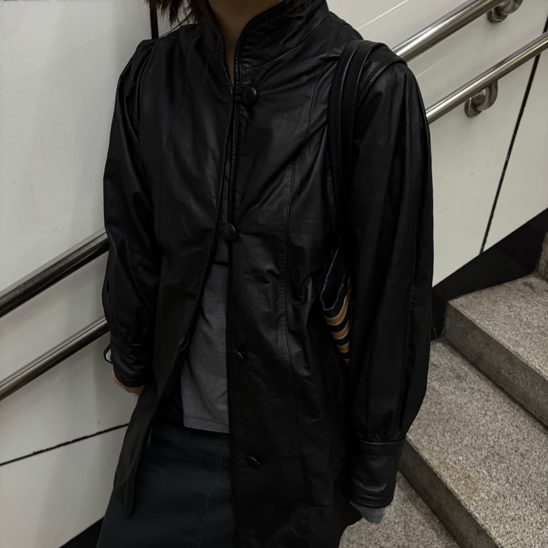 vtg cowhide button loop midi jacket 상품이미지2