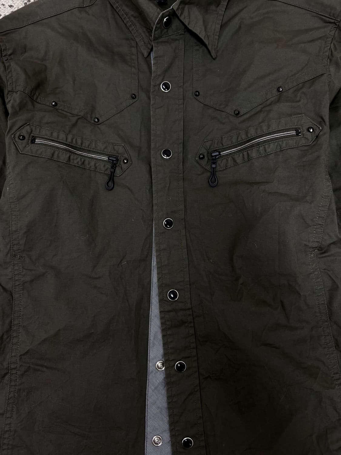 “Male&Co” Minimal Mood Stud Detail Shirt 상품이미지4