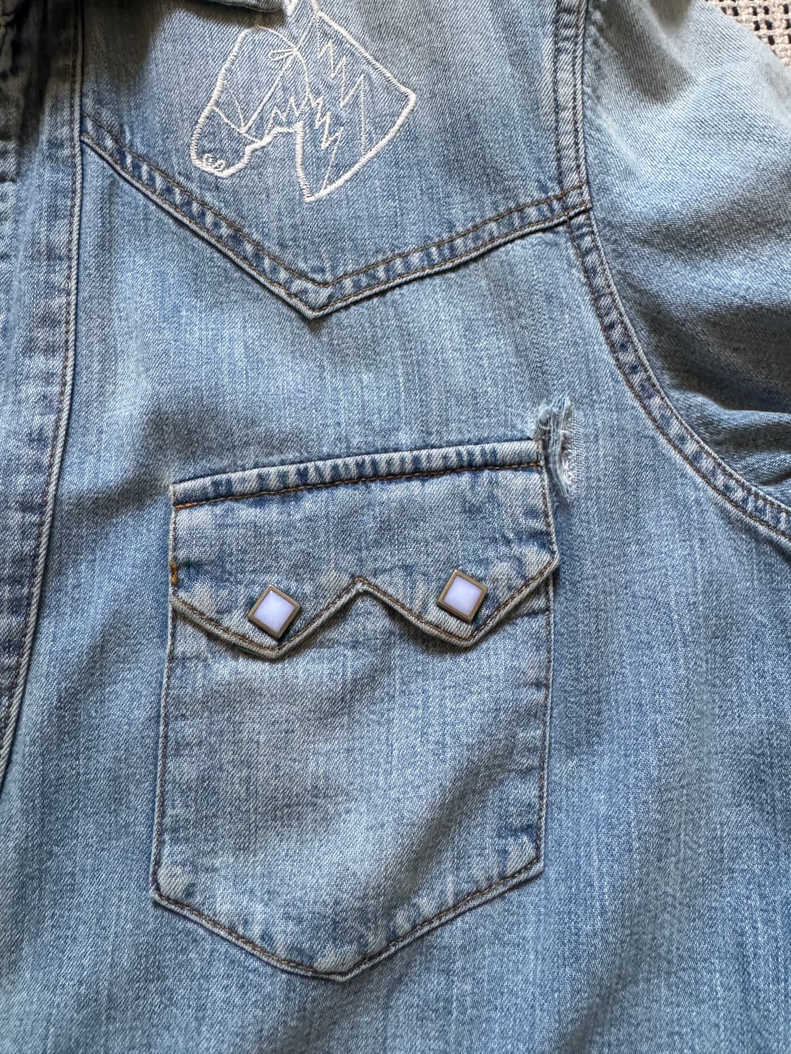 The letters 더 레터스 리미티드 데님 웨스턴 셔츠 상품이미지3