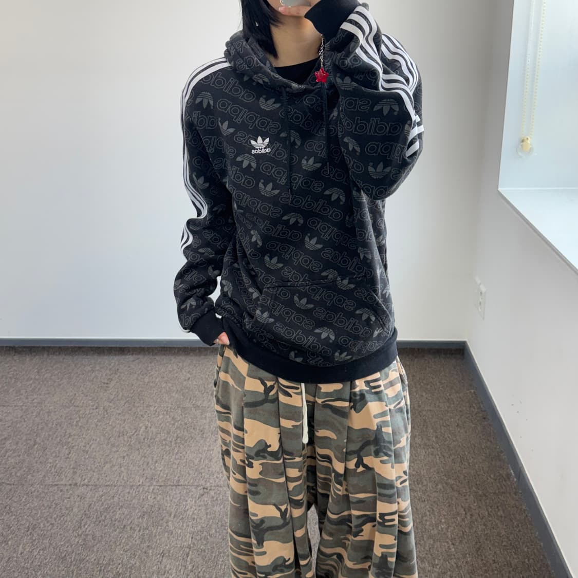 Adidas 아디다스 파이어로고 그래픽 패턴 블랙 후드티 상품이미지1