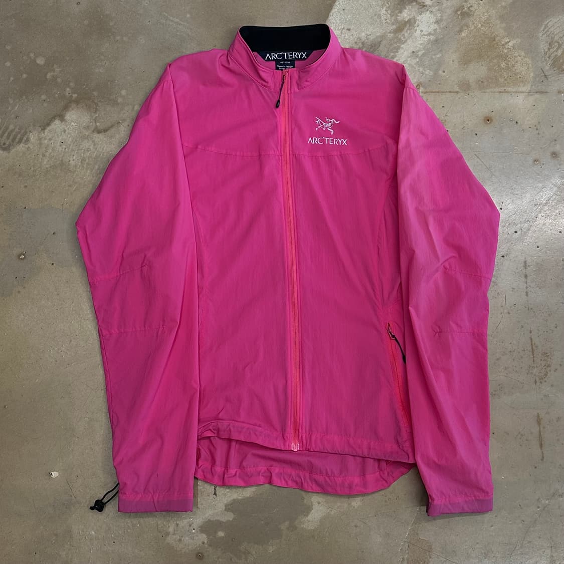 L 아크테릭스 우먼즈 핑크 스쿼미시 바람막이 상품이미지2