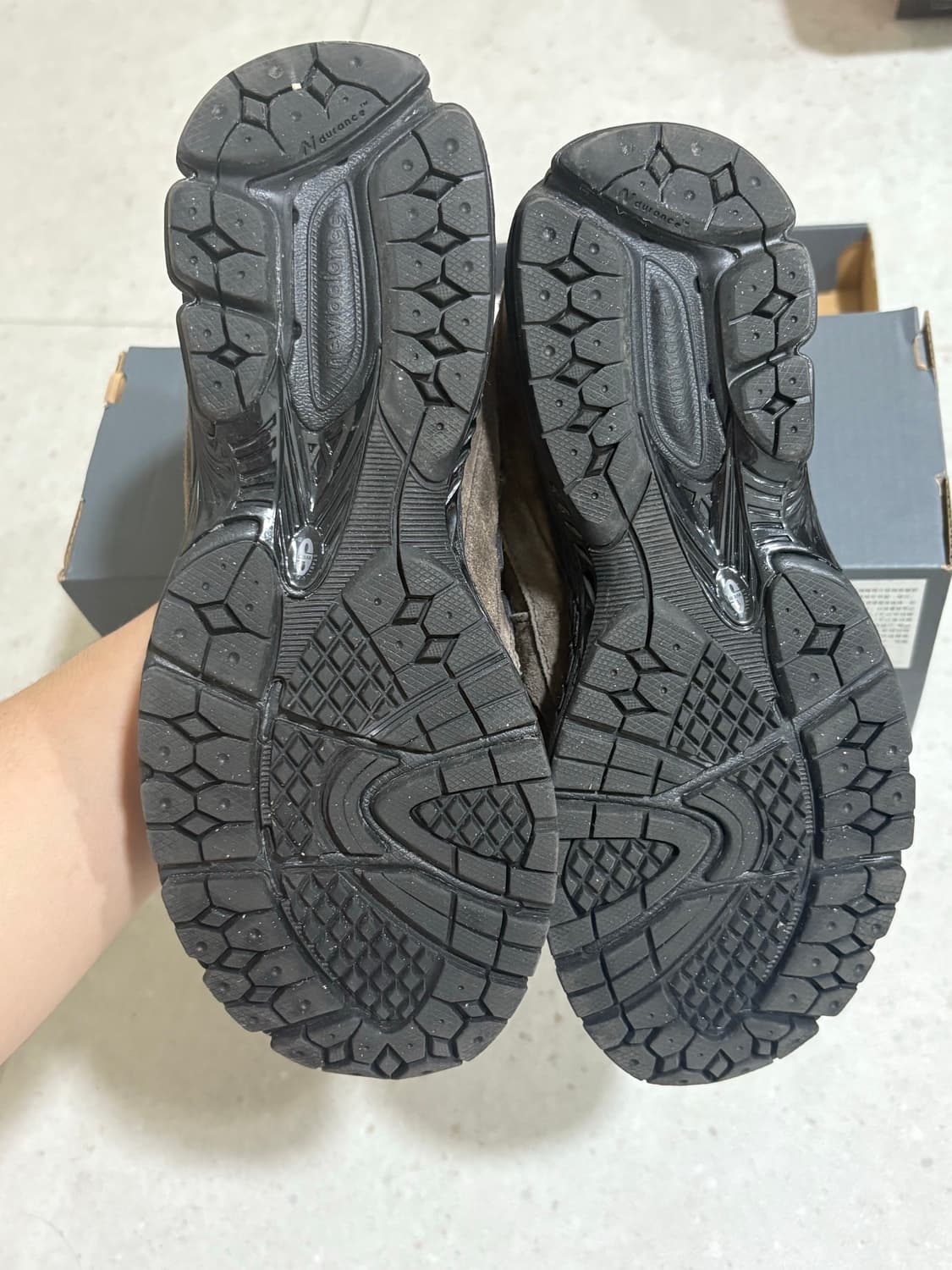 뉴발란스2002r 브라운블랙 상품이미지2