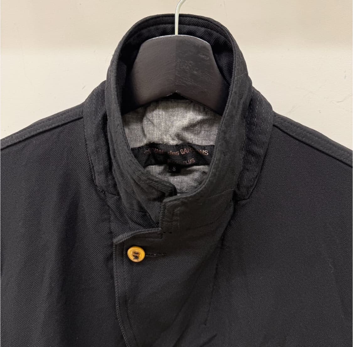 꼼데가르송 옴므플러스 축융 하이넥 자켓 상품이미지3