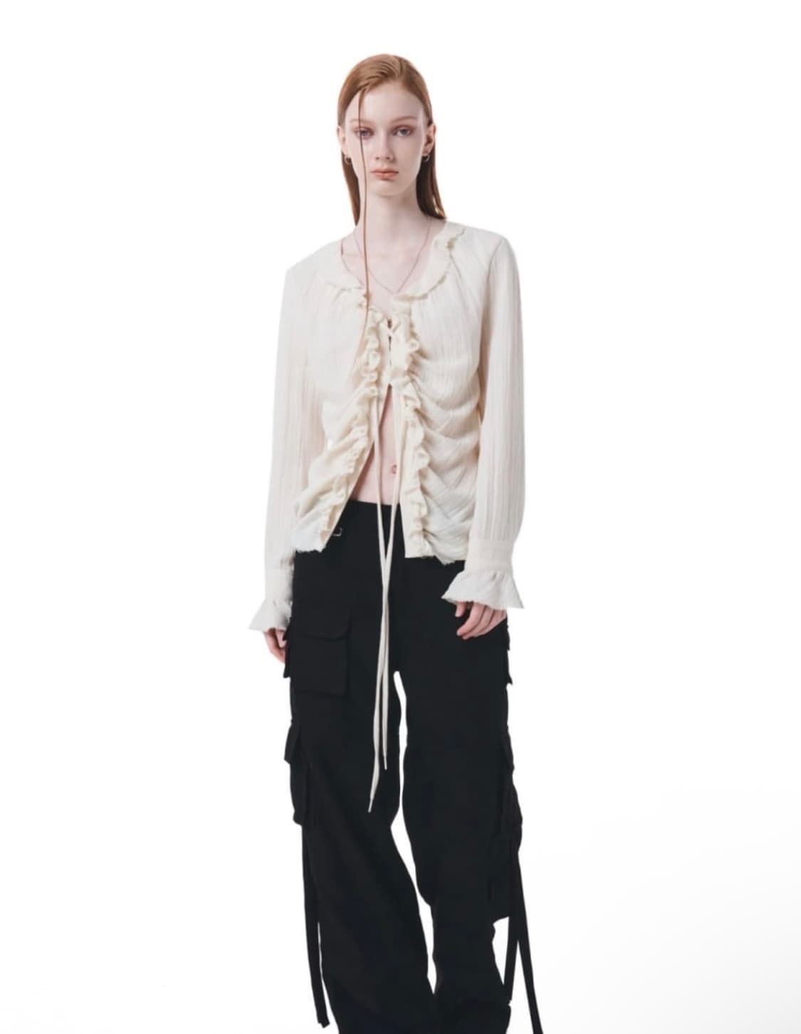 세릭 블라우스 ROUGH EYELET SHIRRING BLOUSE 상품이미지2