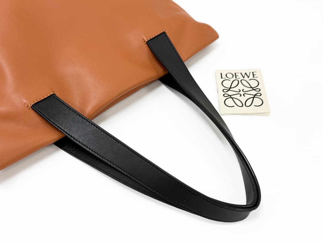 로에베 아나그램 레더 쇼퍼백 상품이미지3