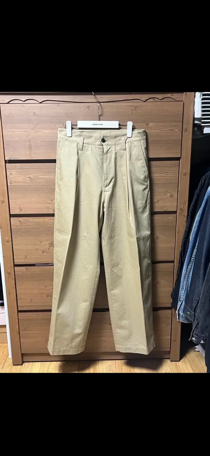 쿠어 클래식 원 턱 치노 팬츠 베이지 상품이미지8
