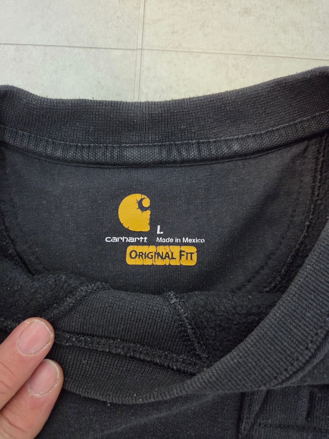 칼하트 포켓 맨투맨 블랙 상품이미지4