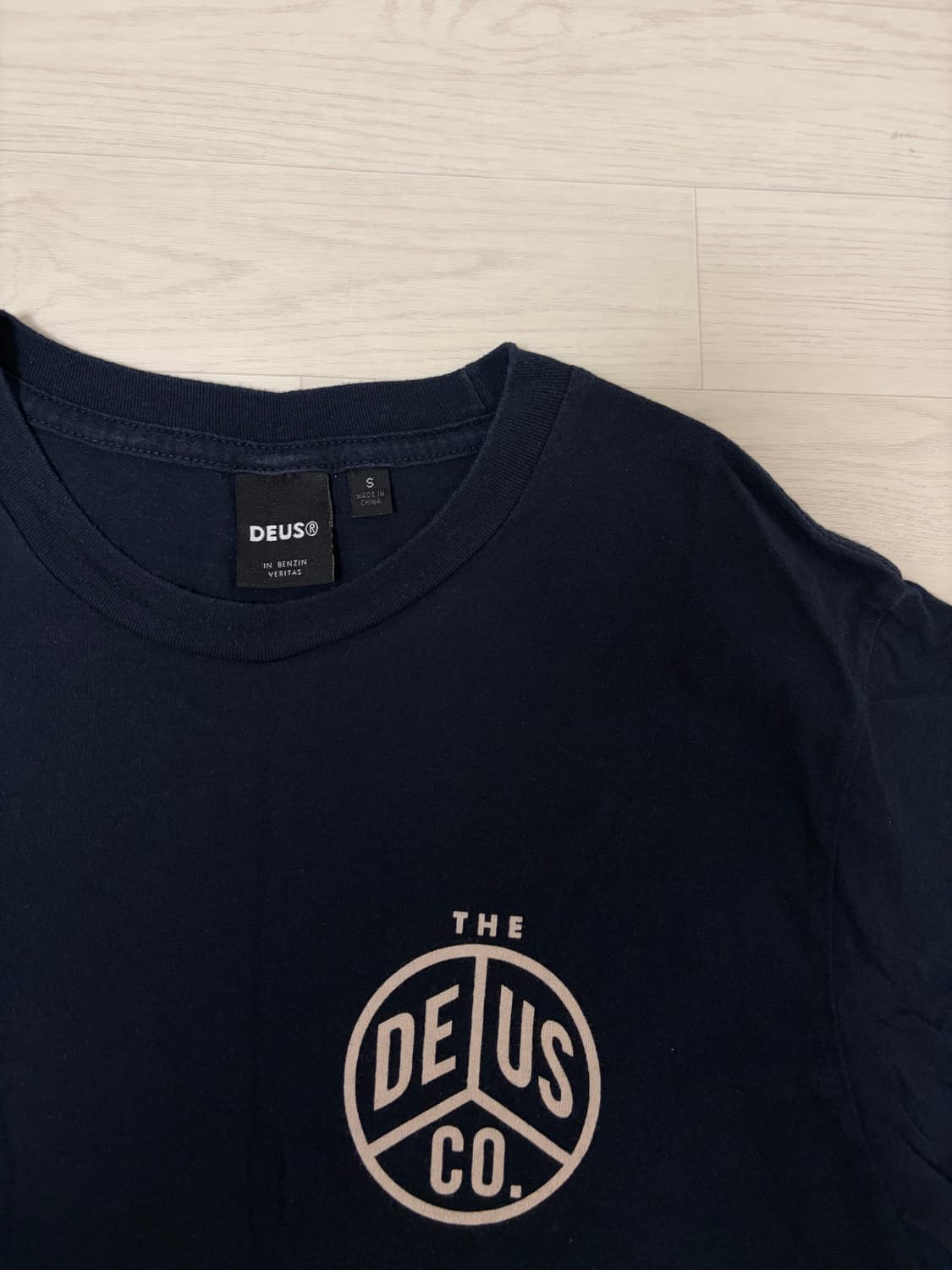 데우스 네이비 반팔티 상품이미지2