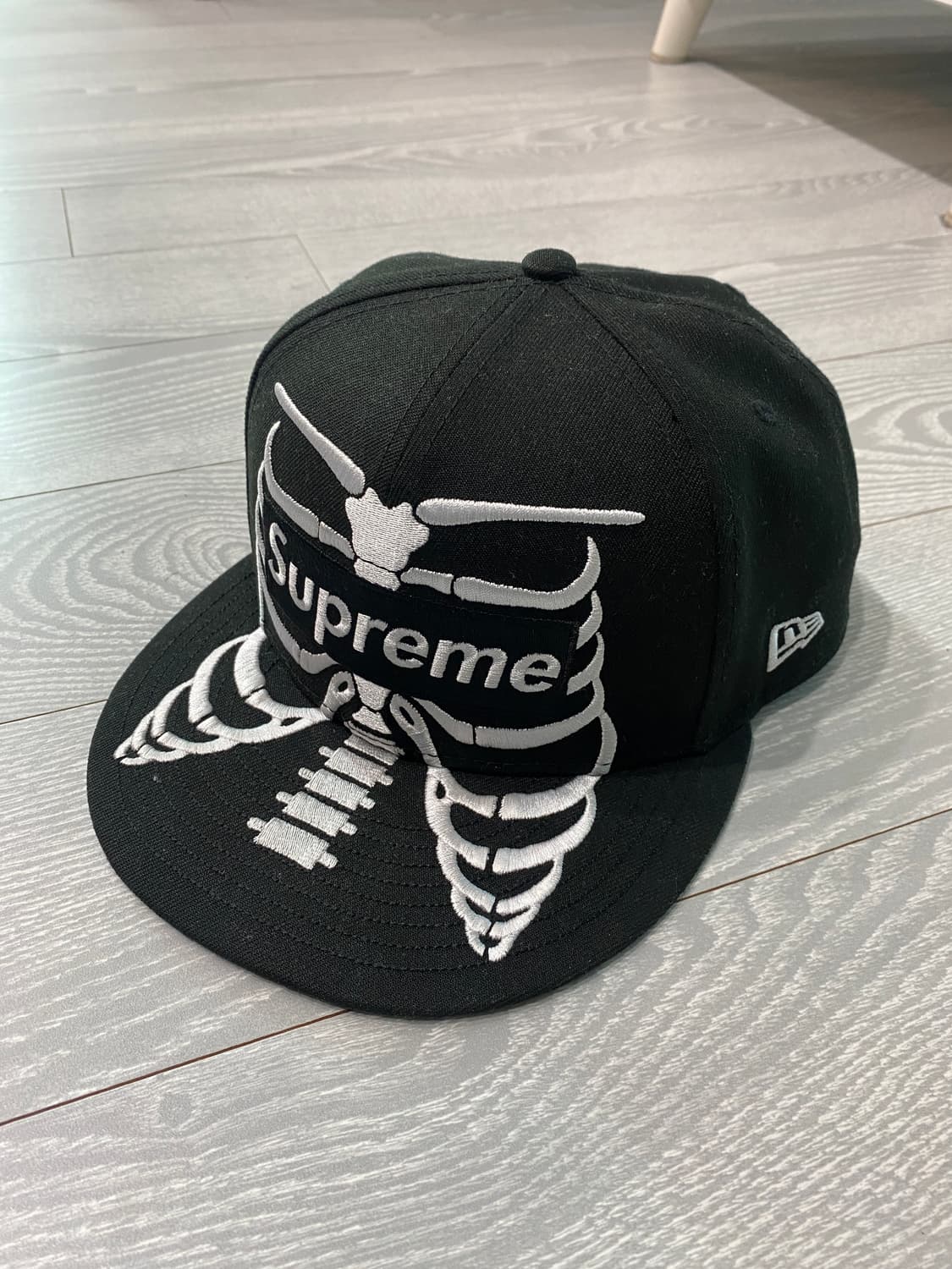 슈프림 본즈 뉴에라 블랙 상품이미지1