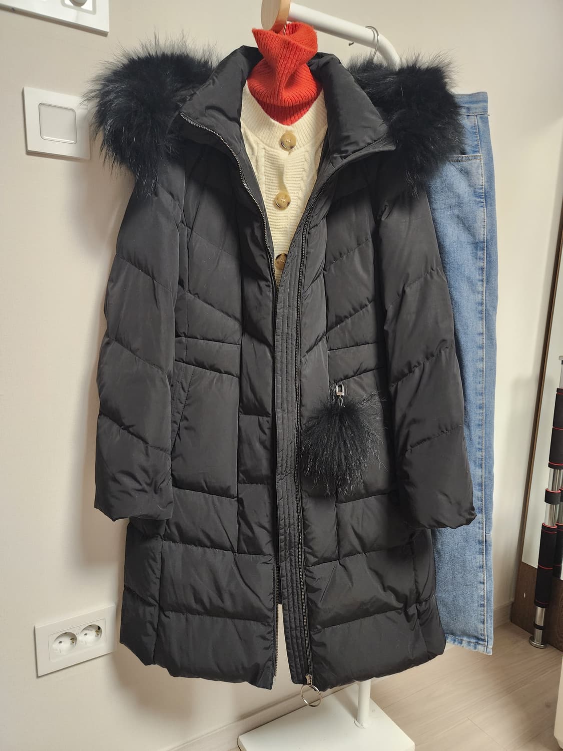 abplus 블랙 후드 라쿤퍼 롱 덕다운 패딩 상품이미지2