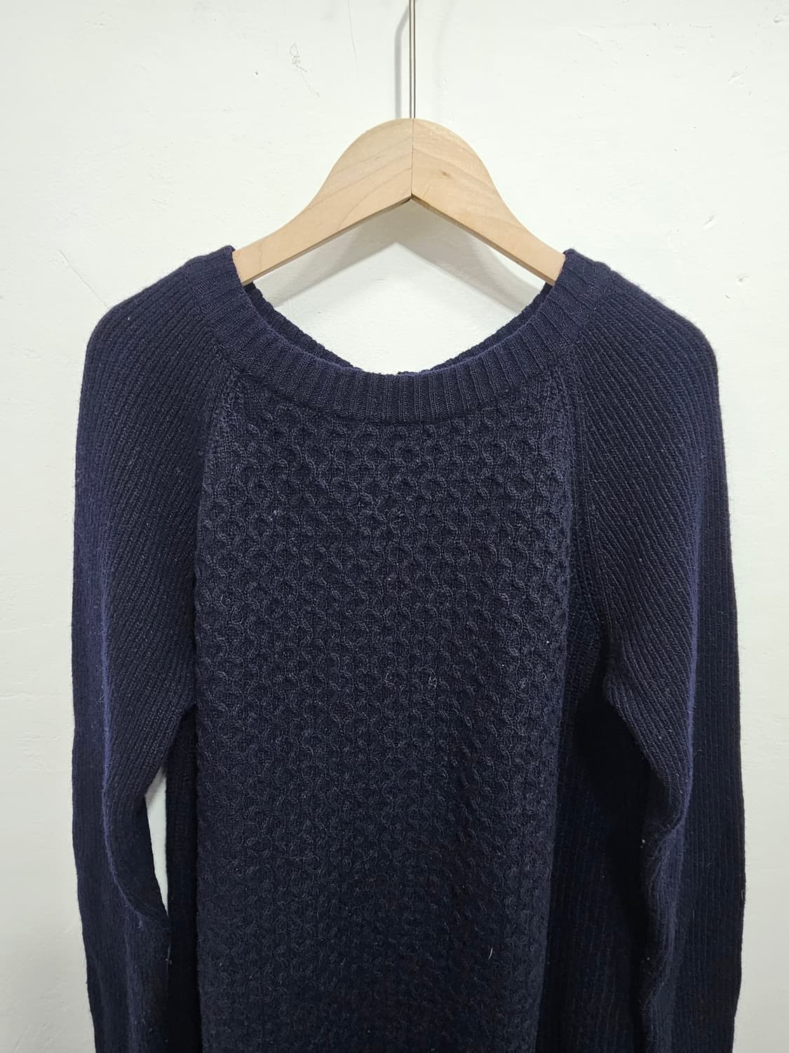 네이비 꽈배기 니트미디 지퍼 원피스 상품이미지3