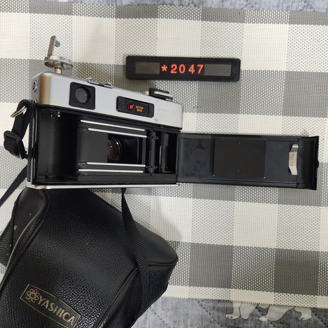 야시카 일렉트로 35 gsn 필름카메라 실버바디 케이스포함 상품이미지6