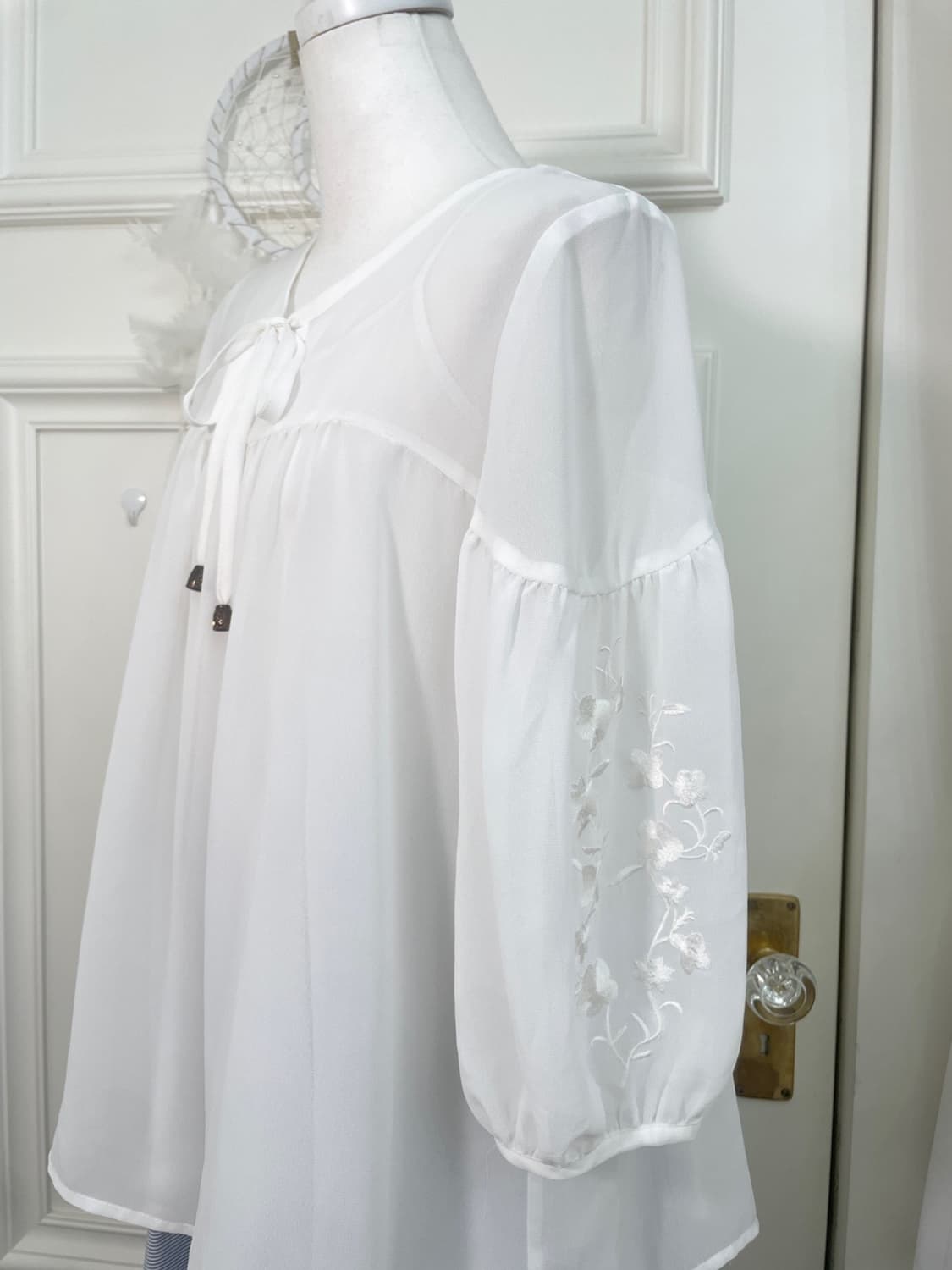 white sleeve embroidery summer blouse 상품이미지7