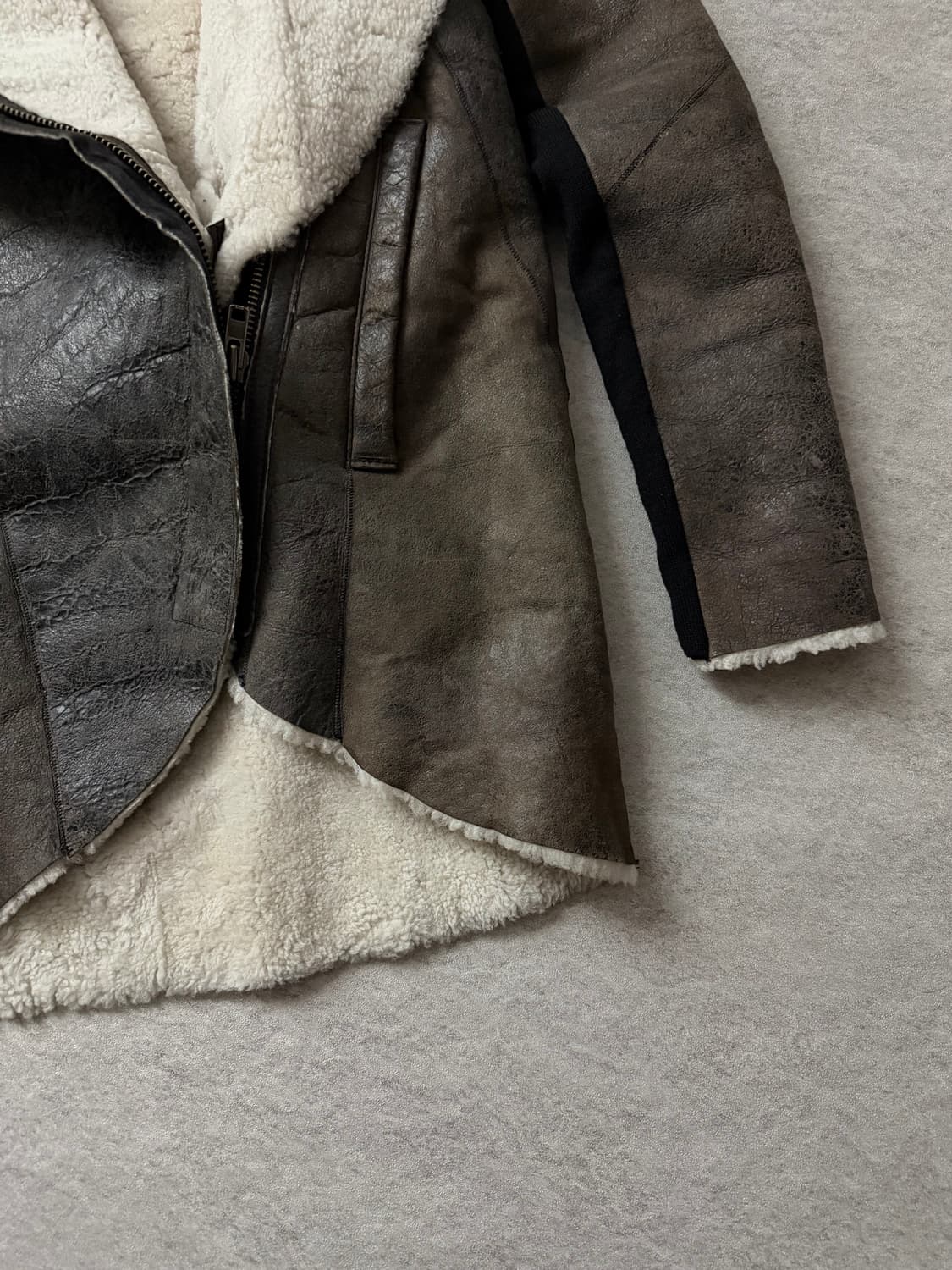 헬무트랭 비대칭 실루엣 램스킨 무스탕 상품이미지6