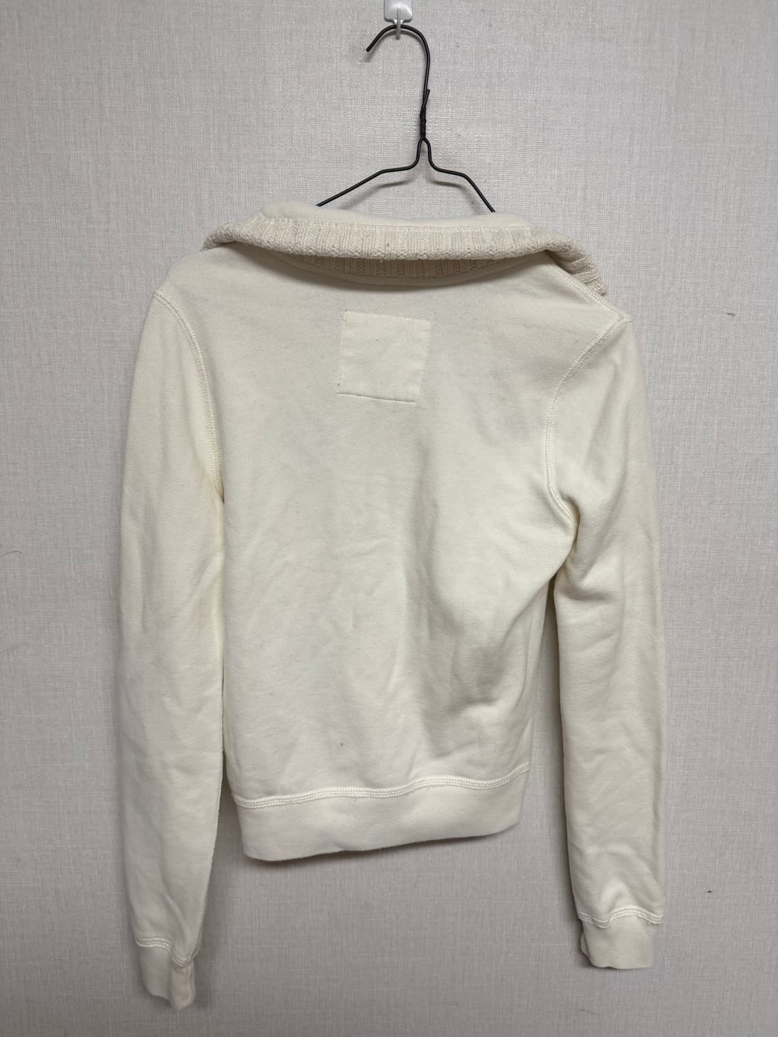 홀리스터 슬림핏 크롭 가디건 xs 상품이미지2