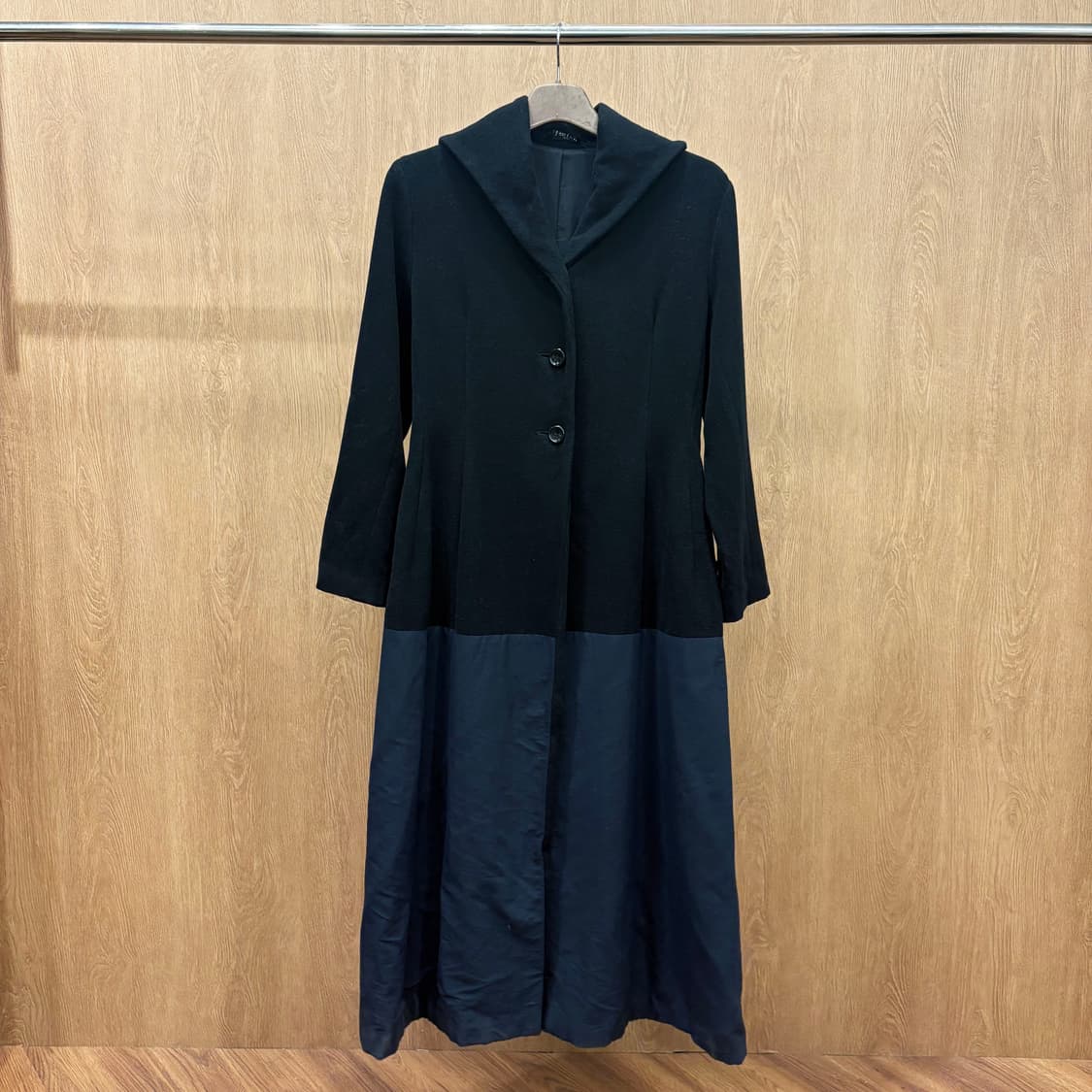 요지 야마모토 롱 코트 투톤 플레어 배색 디자인 쇼울 카라 디테일 블랙 상품이미지2