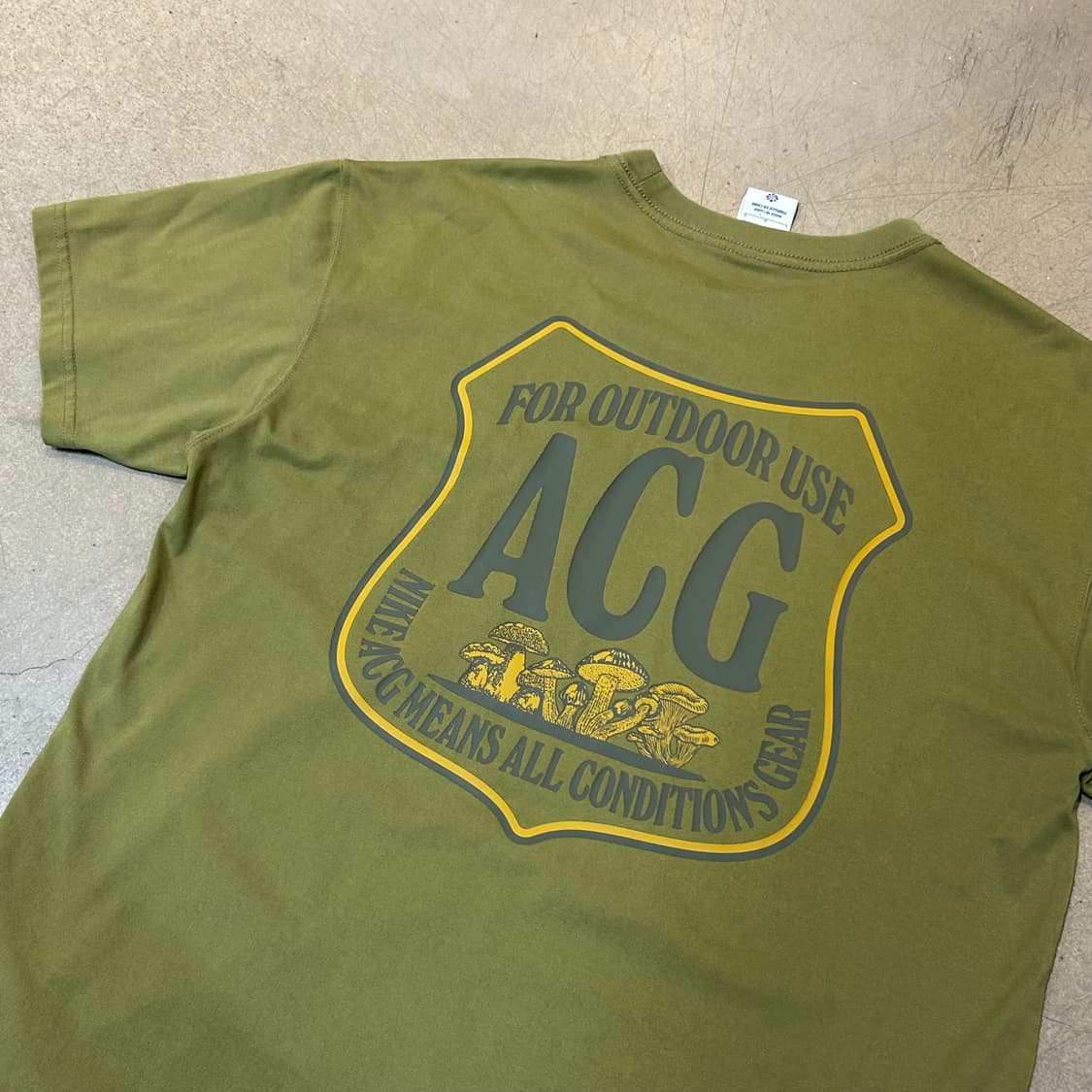 L 나이키 ACG 루즈 핏 그린 반팔티 상품이미지1