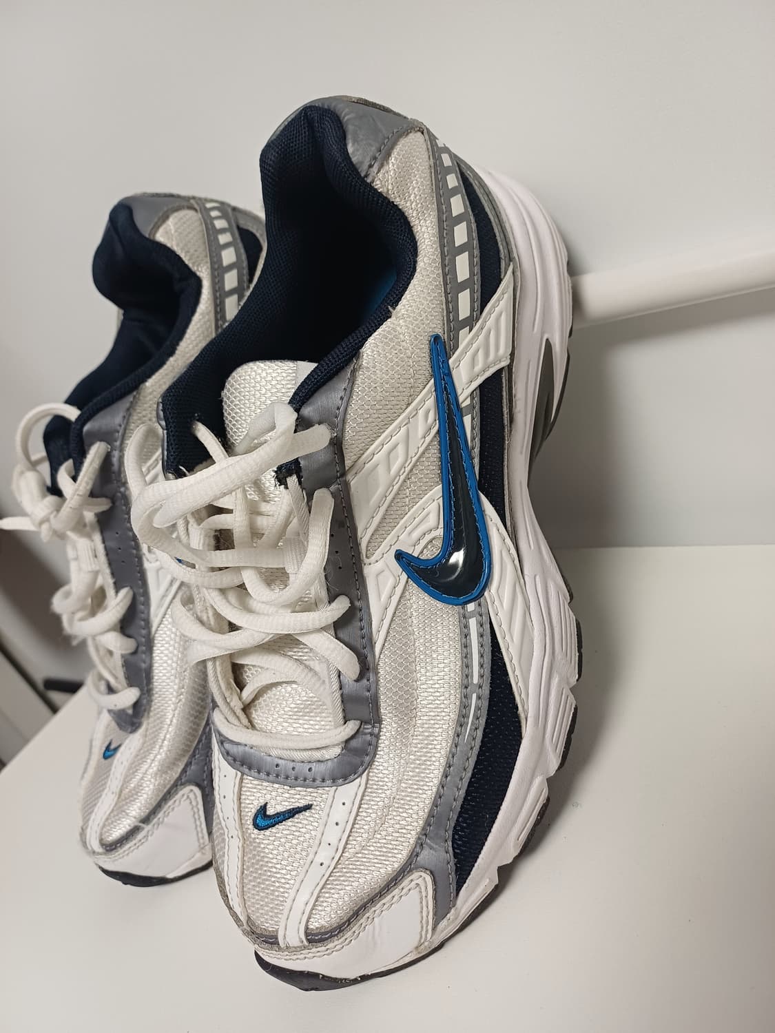 [정품/250] 나이키 이니시에이터 화이트 실버 네이비 상품이미지2