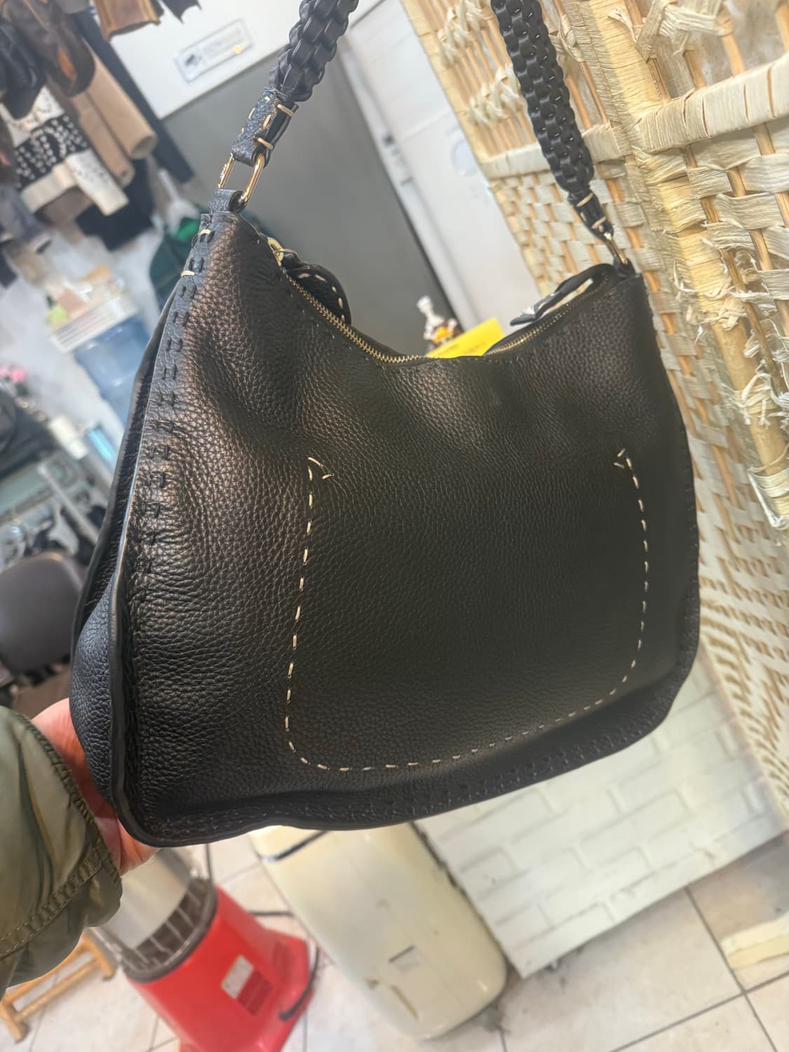 정품 펜디 셀러리아 쇼퍼백 팝니다 상품이미지3