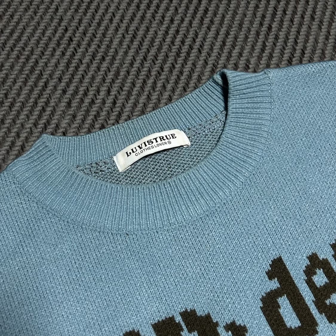 [F] LuvisTrue 러브이즈트루 우먼즈 레터링 라운드 니트 상품이미지3