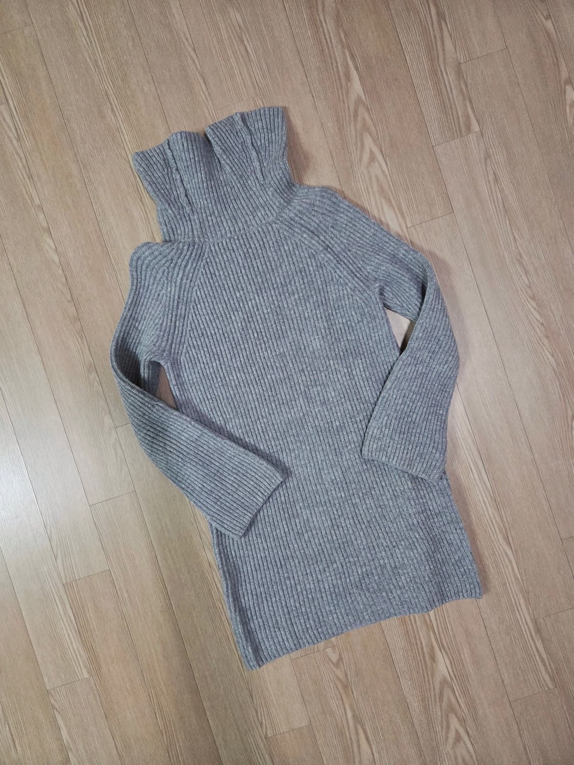 유나이티드 애로우즈 도쿄 라이트 그레이 하이넥 니트 원피스 상품이미지4