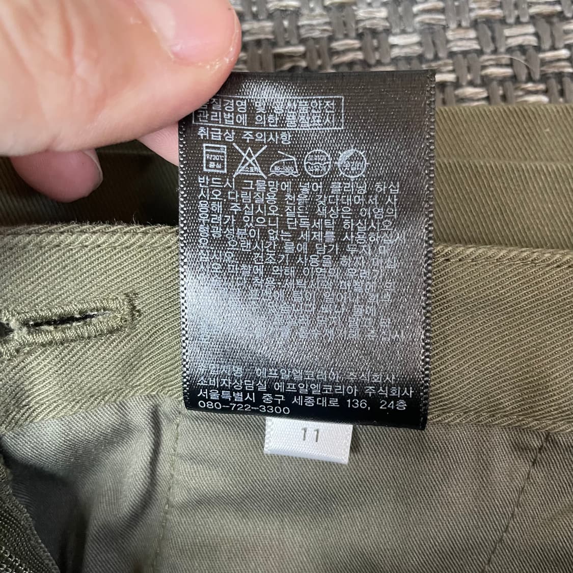 (28) 유니클로x카린로이펠트 카키 포켓 미디 스커트 상품이미지6