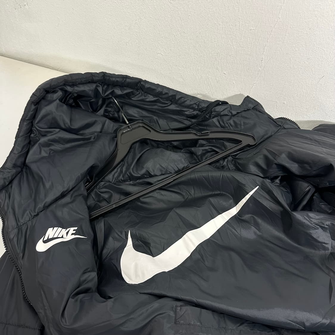 우먼M 나이키 블랙 리버시블 롱패딩 상품이미지5