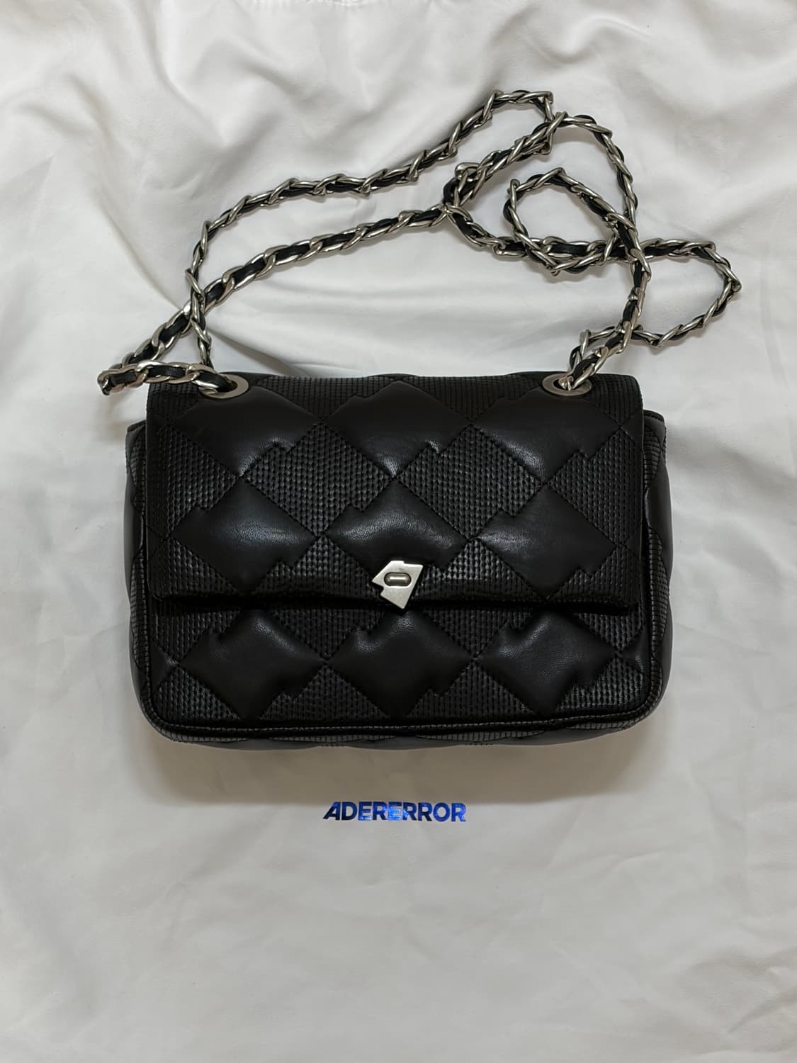 아더에러 테닛 토트백 느와르 샤넬백 상품이미지1