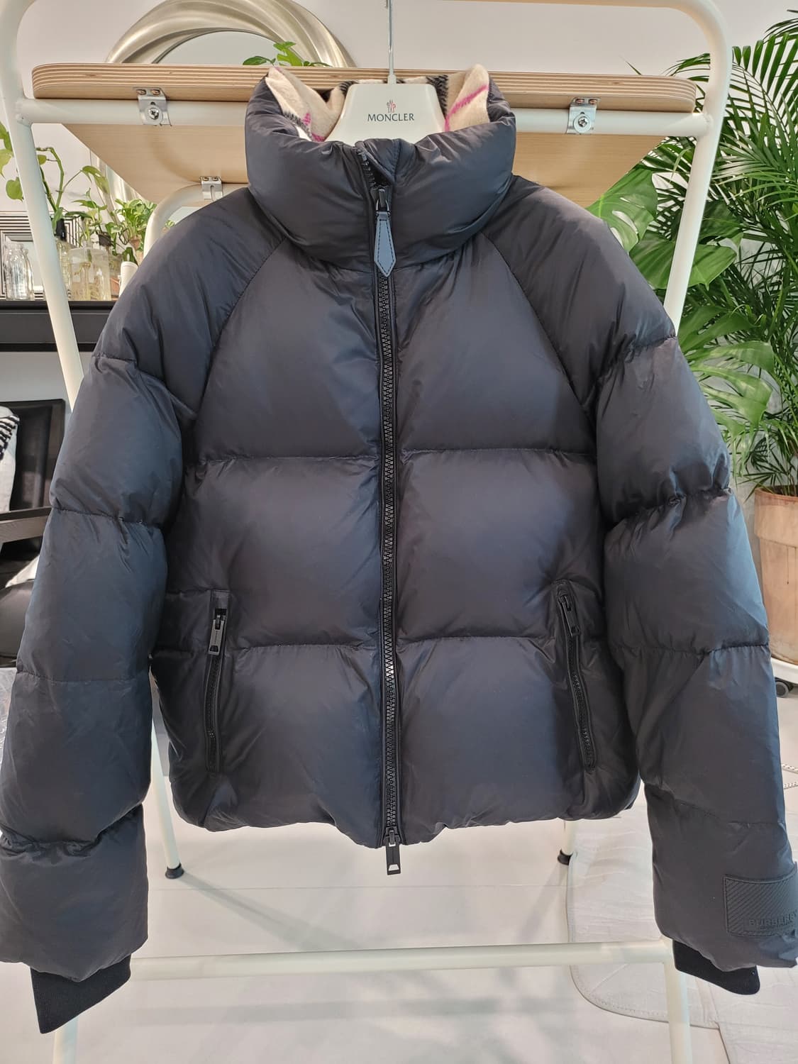 🖤 한 끗 차이 핏이 예술! 시크한 블랙 크롭 여성  퍼퍼 패딩 상품이미지1