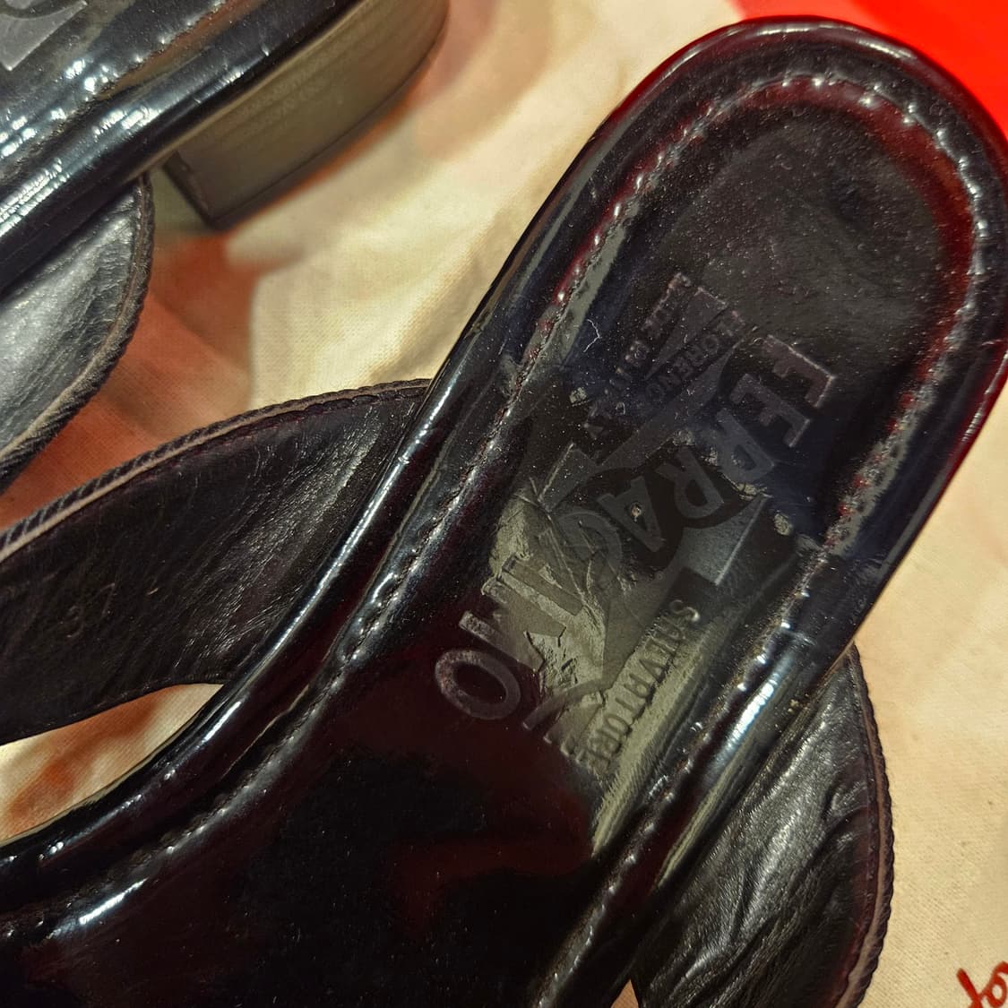 페라가모 바라 보우 블랙 쪼리 슬리퍼 235사이즈 상품이미지5