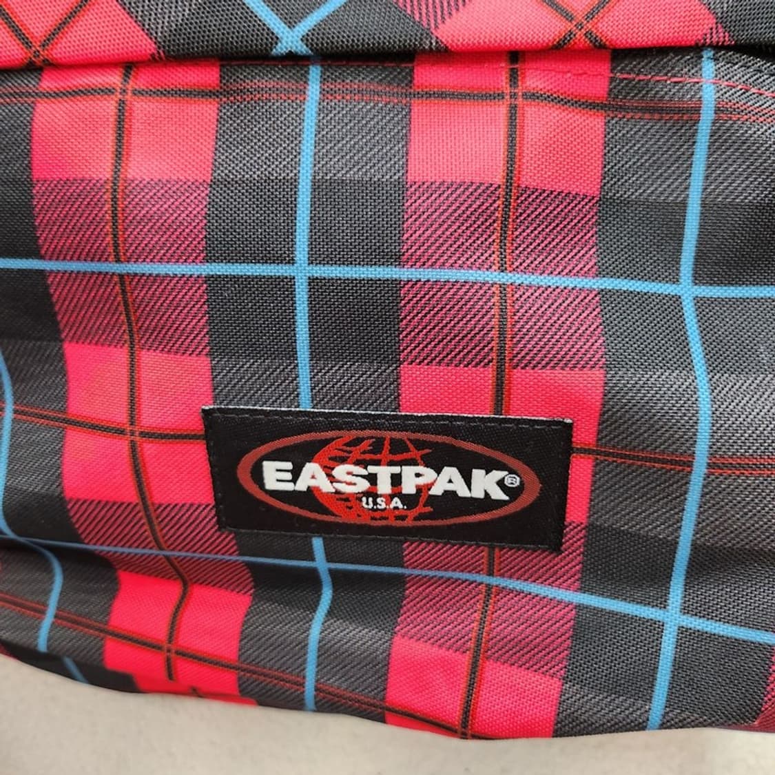 EASTPAK 체크 백팩 상품이미지3