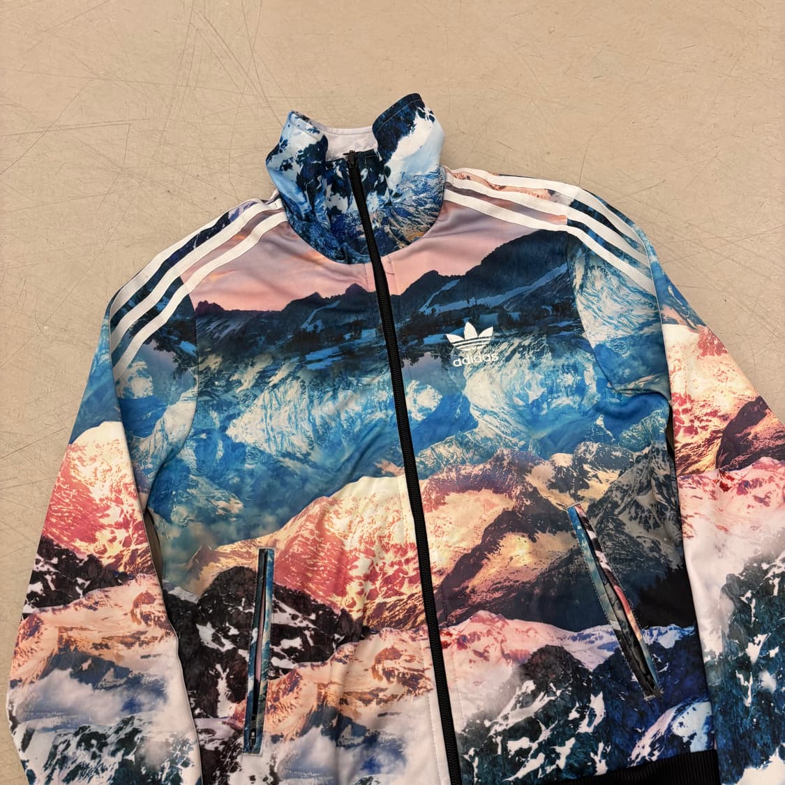 아디다스 오리지널 마운틴 빅로고 트랙탑 져지 상품이미지3