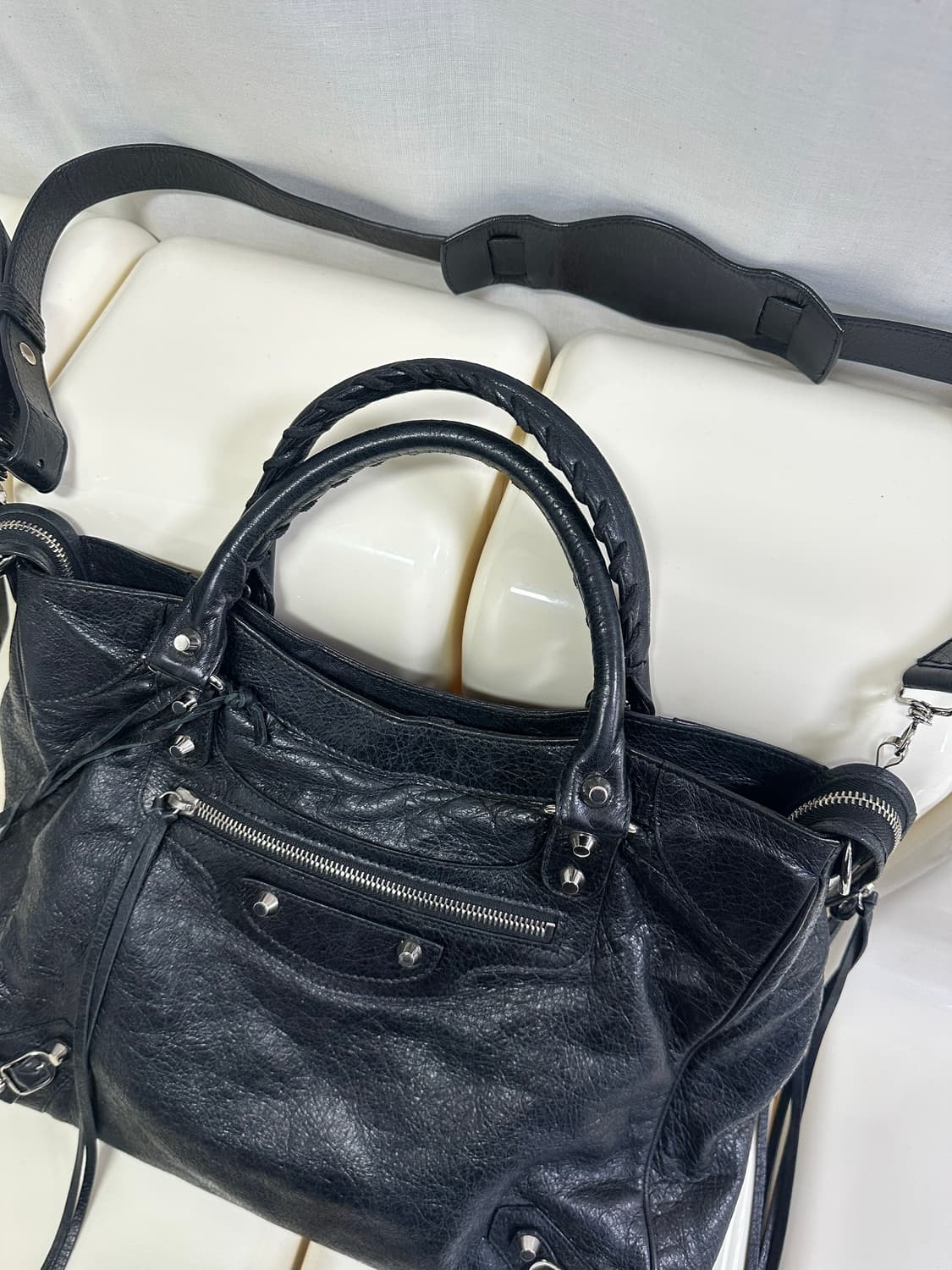 [A+ 정품] 발렌시아가 시티 모터백 벨로 블랙 상품이미지3