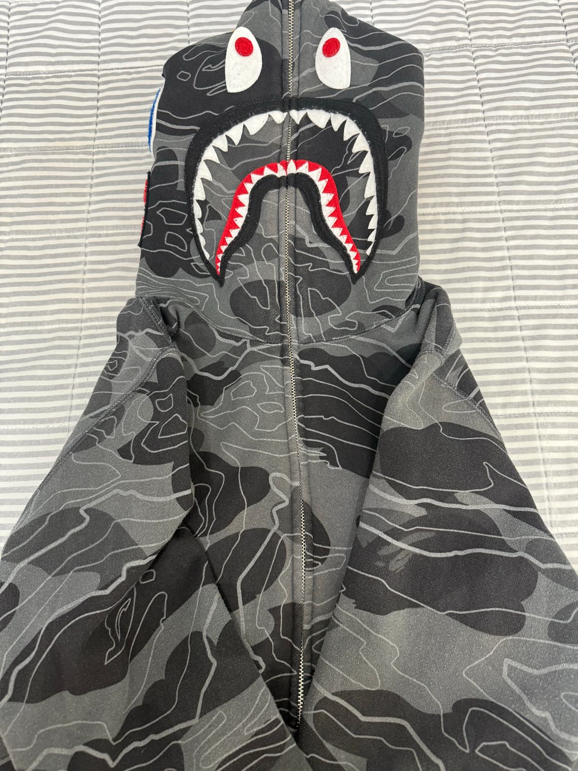 베이프 블랙 샤크 후드집업 한정 M 상품이미지1