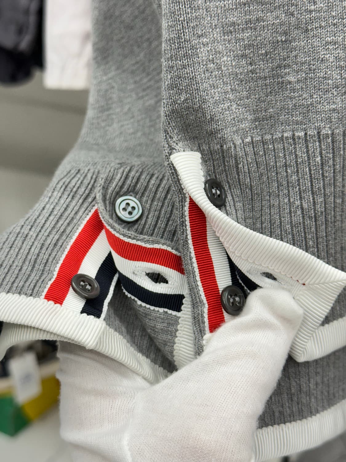 [4] 톰브라운 사선완장 밀라노스티치 포켓 니트 상품이미지5