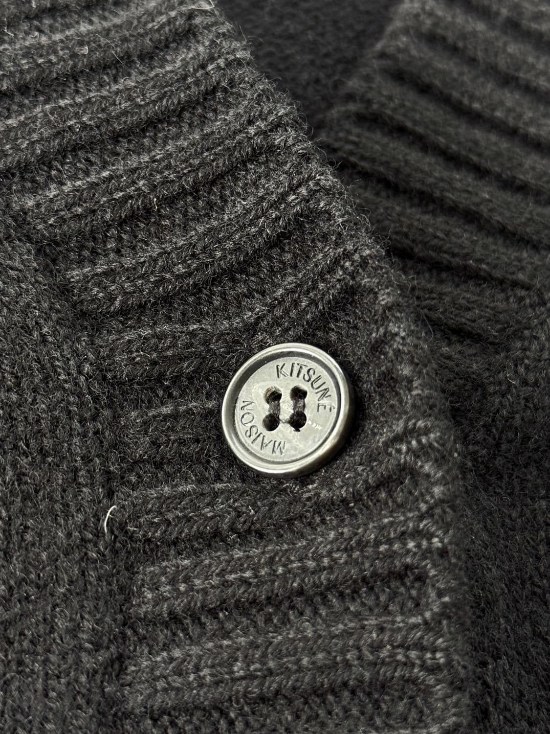 메종키츠네 루즈핏 베이비폭스로고 블랙 가디건 상품이미지4