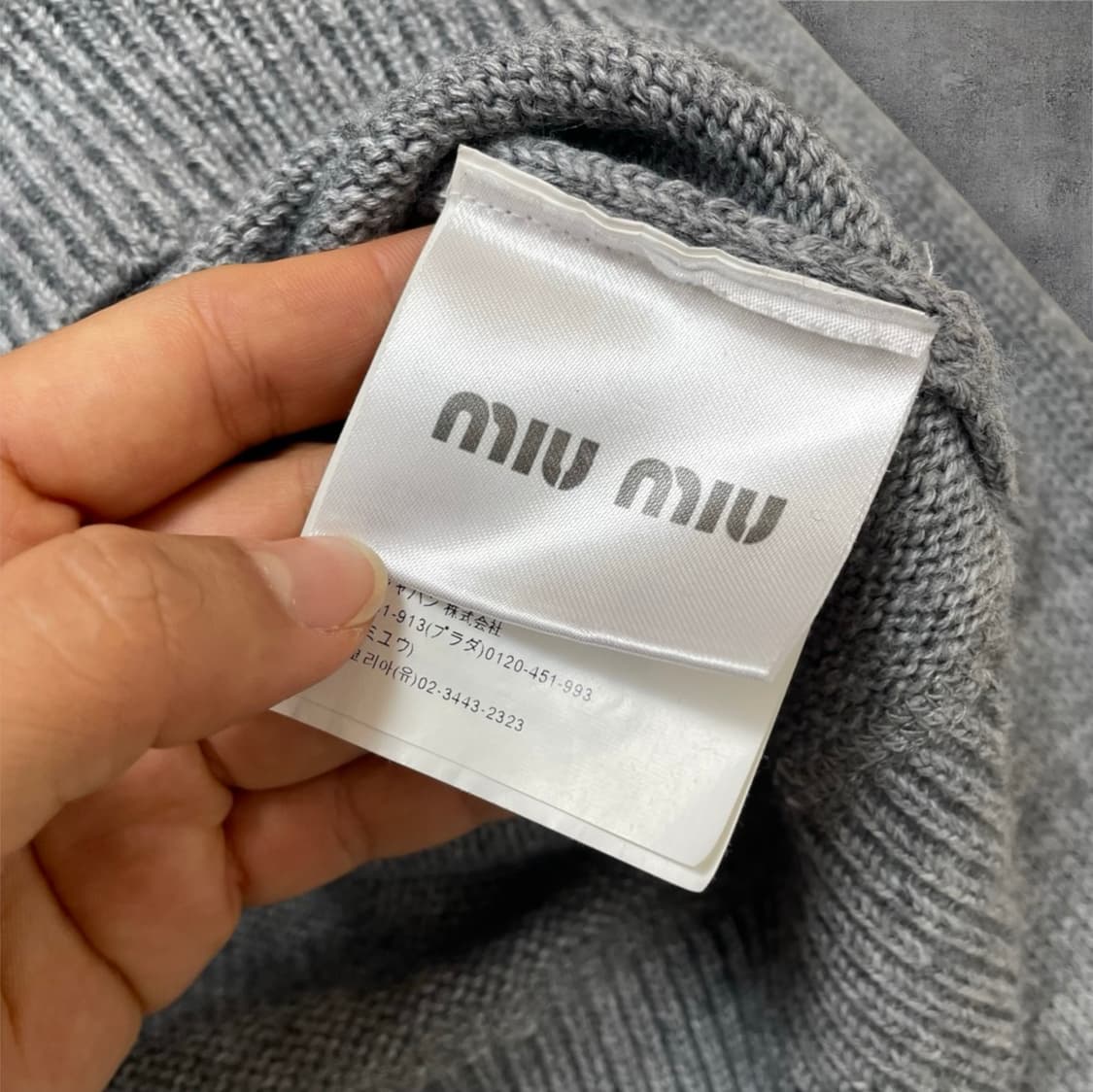 미우미우 Miu miu 그레이 로고 크롭 니트 38 상품이미지4