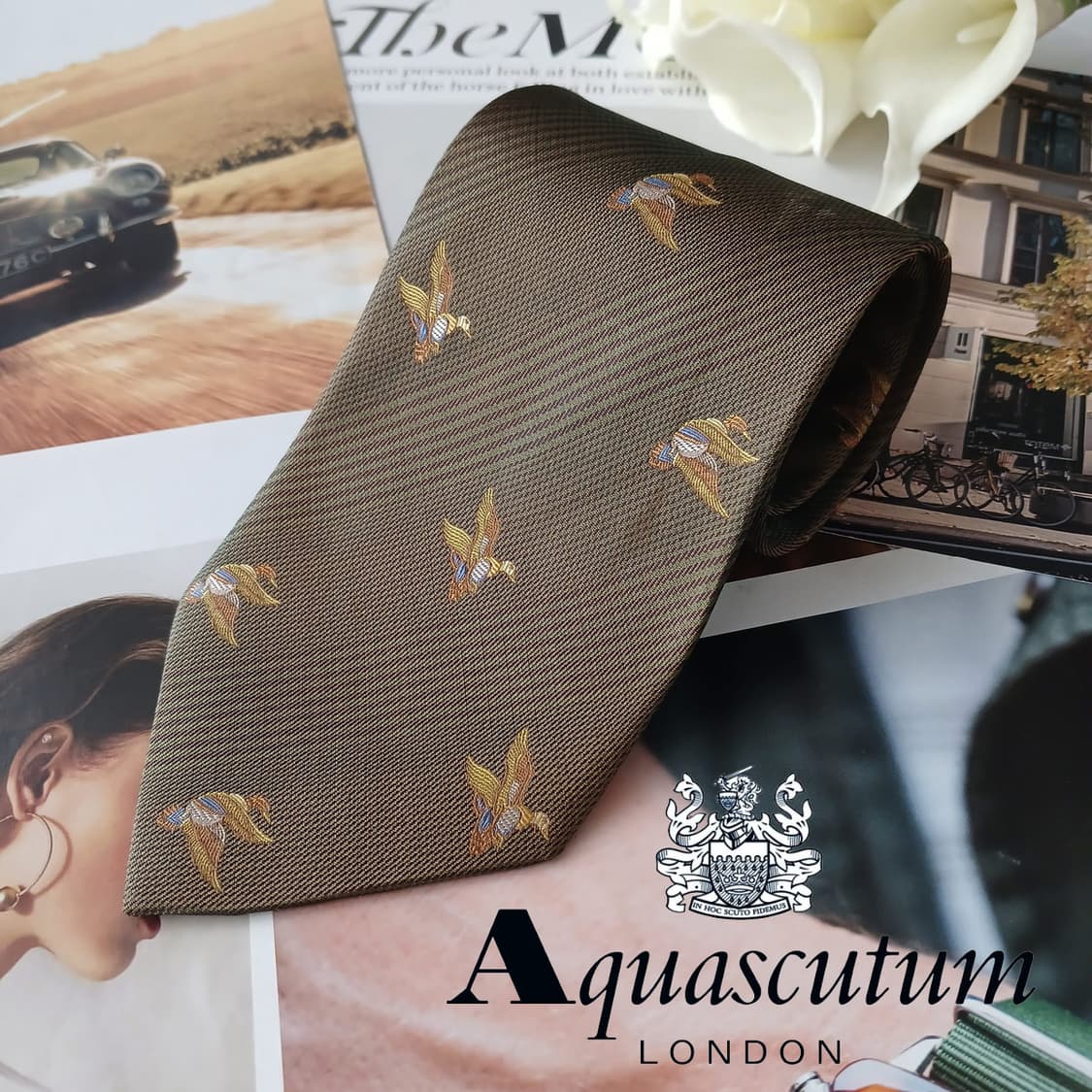 아쿠아스큐텀 실크 버드 자수 넥타이 10.1cm A등급 A18893
 상품이미지1