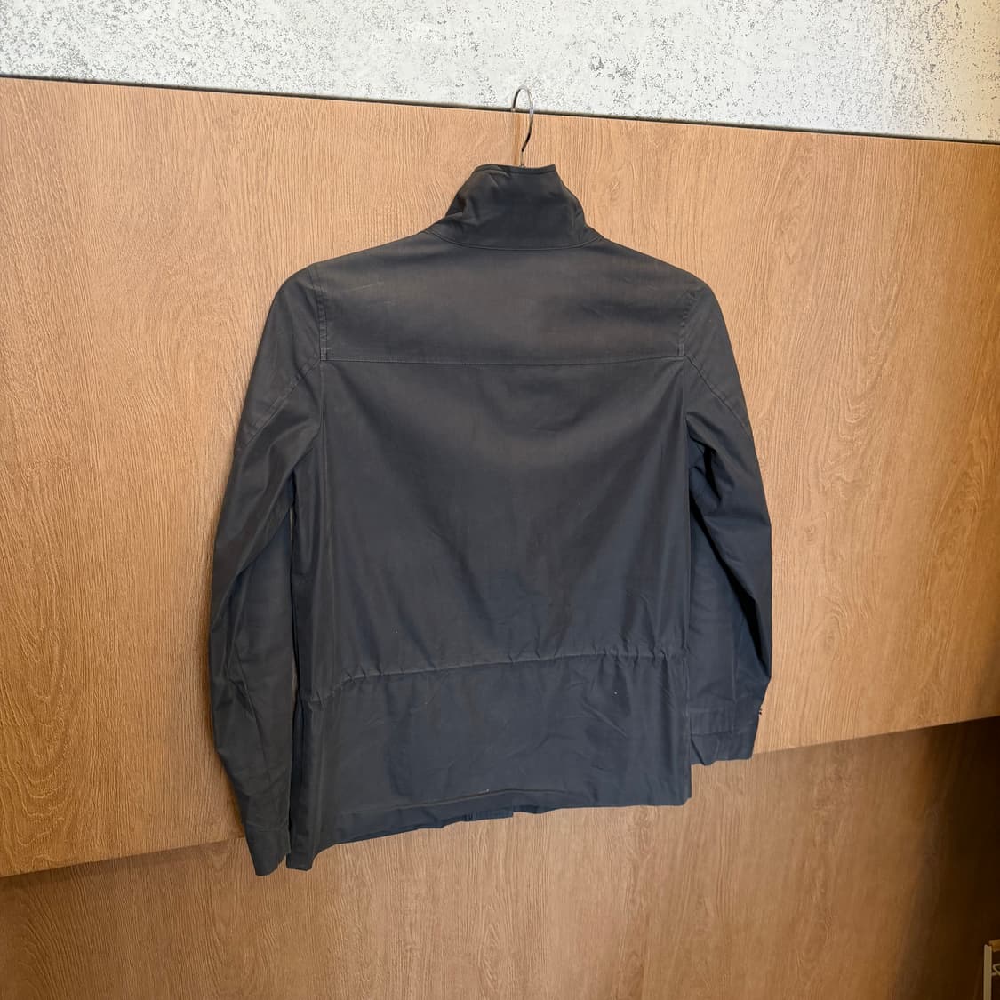 쿠미쿄쿠 하이넥 사파리 필드 자켓 히든 버튼 디테일 레귤러핏 차콜 상품이미지2