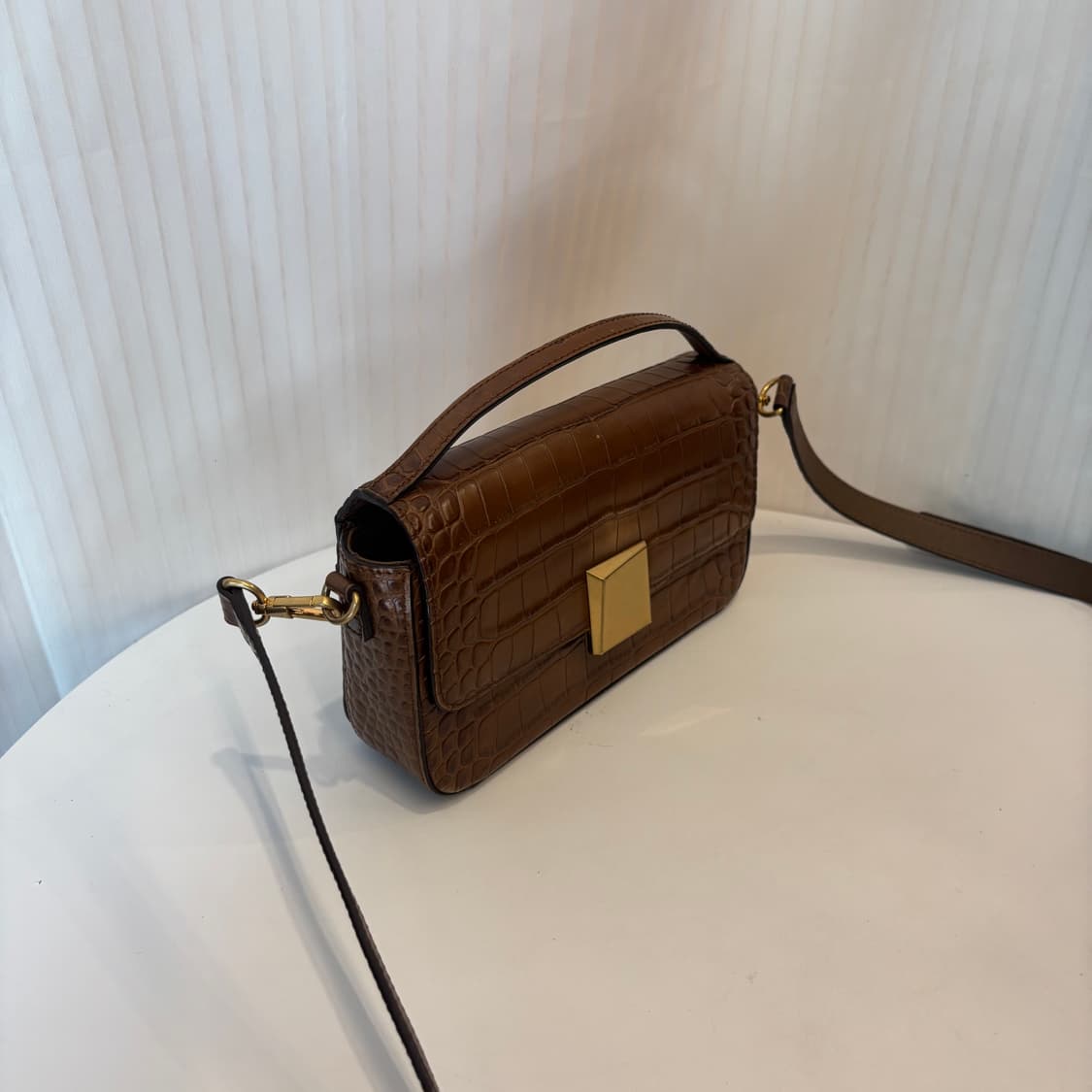 정품 루즈앤라운지 가죽 크로스백    상품이미지3