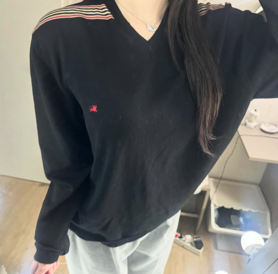 정품 버버리 레드 로고 브이넥 스트라이프 포인트 긴팔 니트 🖤❤️ 상품이미지1