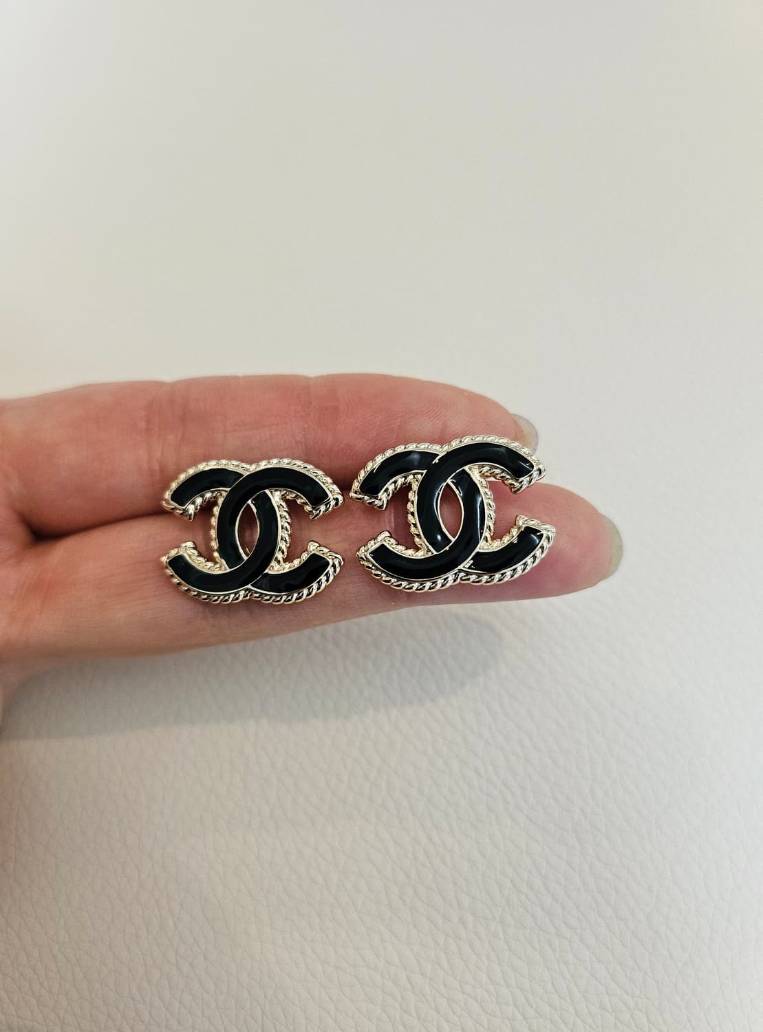 샤넬 블랙CC  체인장식 샴페인골드 귀걸이  업사이클링 상품이미지3