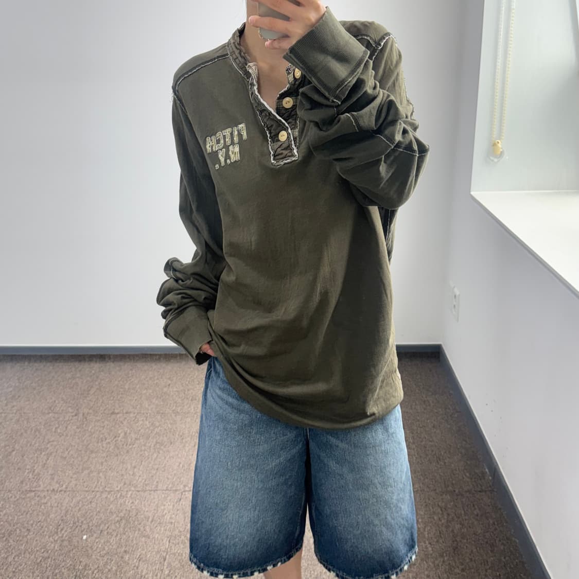 Abercrombie 아베크롬비 헨리넥 카키 롱슬리브  상품이미지1