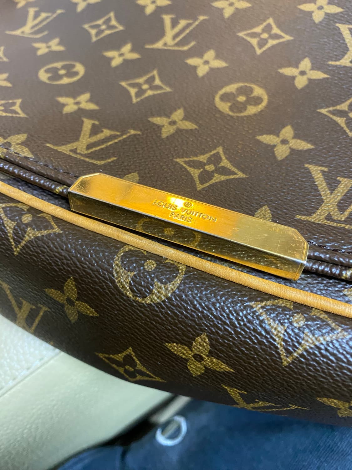 루이비통 발미 MM 크로스백 상품이미지3