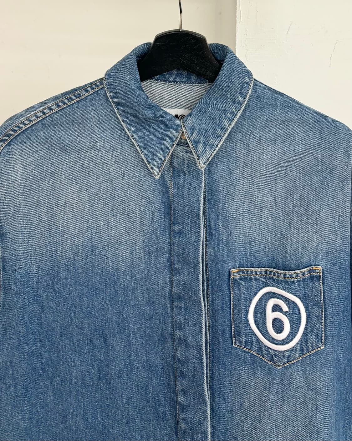 엠엠식스 포켓 자수 오버사이즈 데님 셔츠 상품이미지2