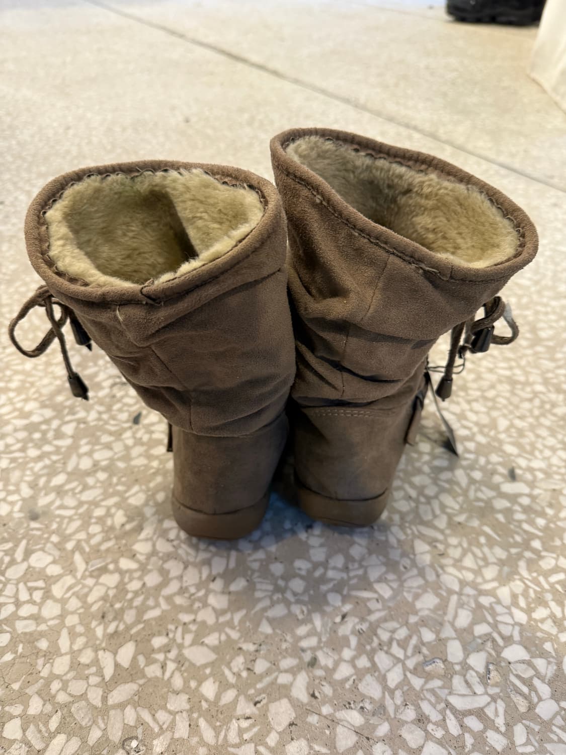 ANGUS® Brown buckle fur boots  상품이미지4