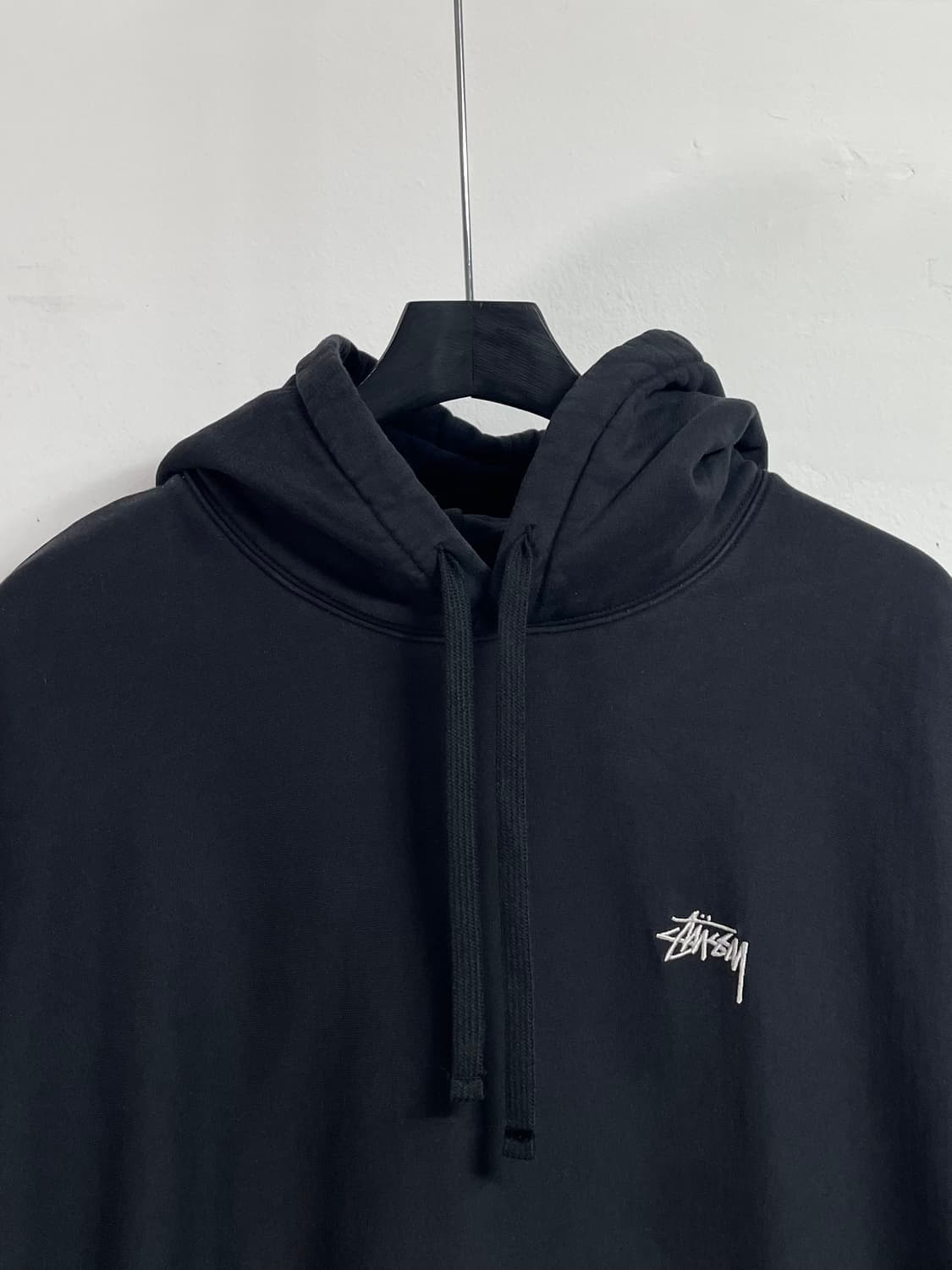 스투시 베이직 스탁로고 블랙 후드티 (on.66) 상품이미지2