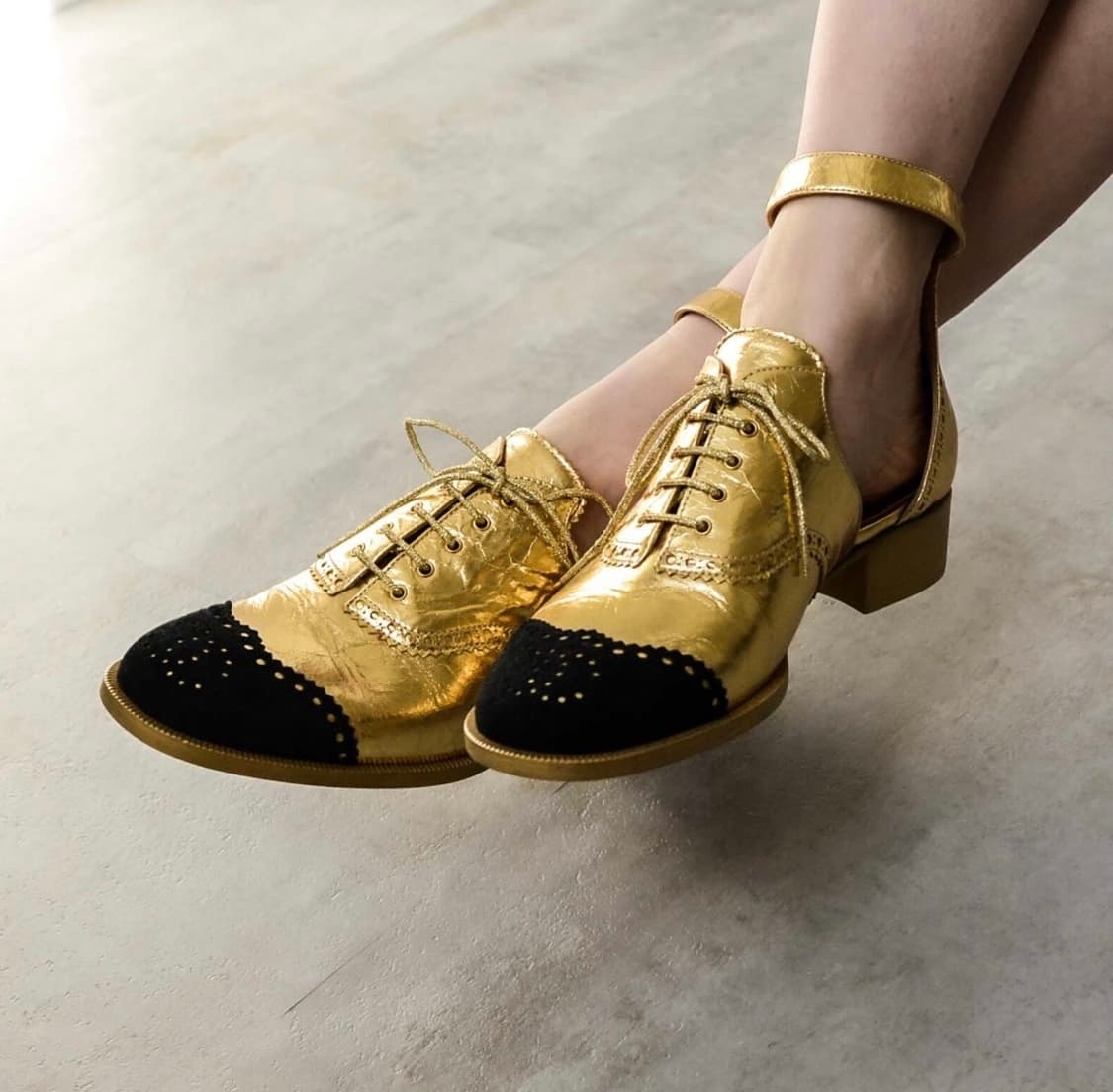 [정가 150만원] 샤넬 골드 스트랩 구두 37 235-240 상품이미지3