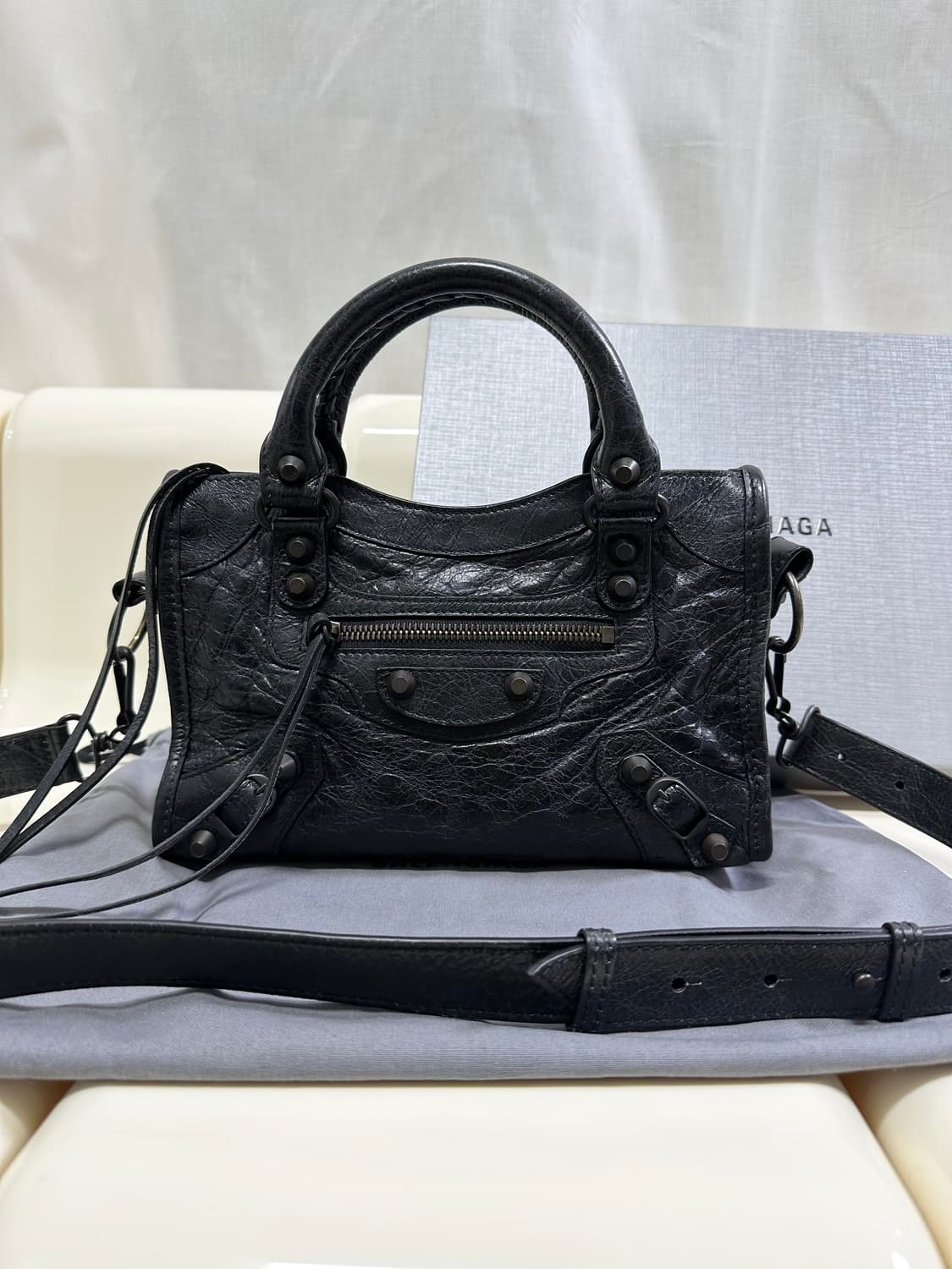 [SA 정품] 발렌시아가 르 시티 모터백 미니 블랙 상품이미지2