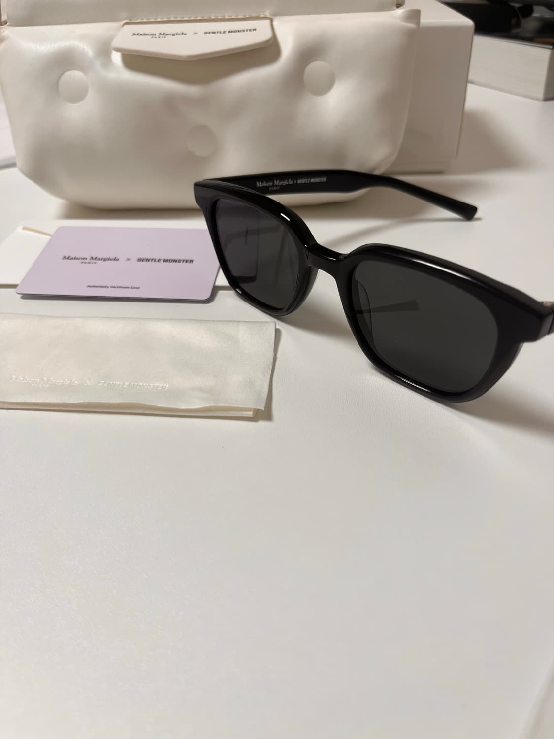 젠틀몬스터 마르지엘라 mm007-01 블랙 상품이미지1